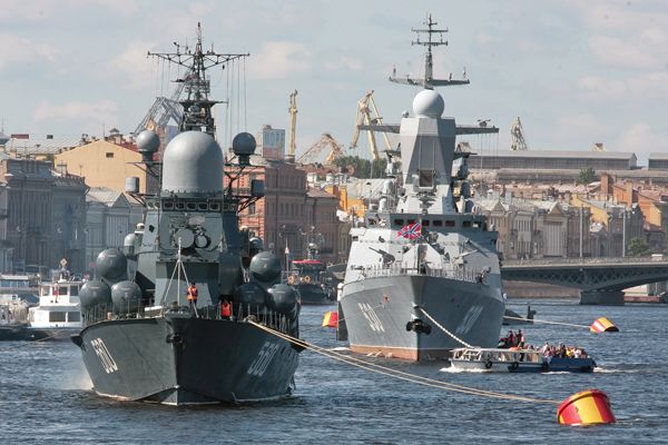 Военно-морской парад в Санкт-Петербурге Военно-морской парад в Санкт-Петербурге